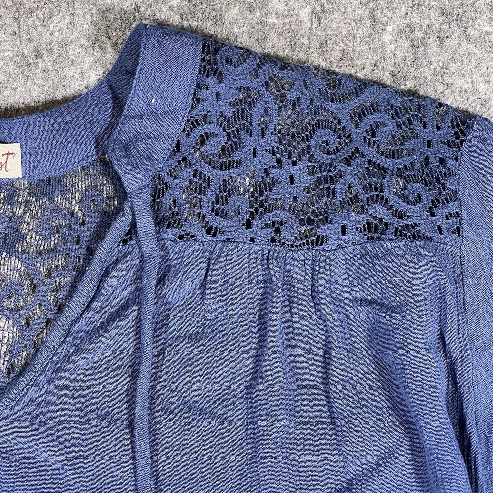 Gypsies & Moondust Boho Bell Sleeve Blue Top Women's Size M Witchy Crochet Crop - Picture 4 of 13